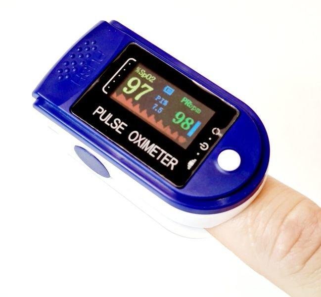 Пульсоксиметр для вимірювання рівня кисню в крові CMC 50C з кольоровим дисплеєм